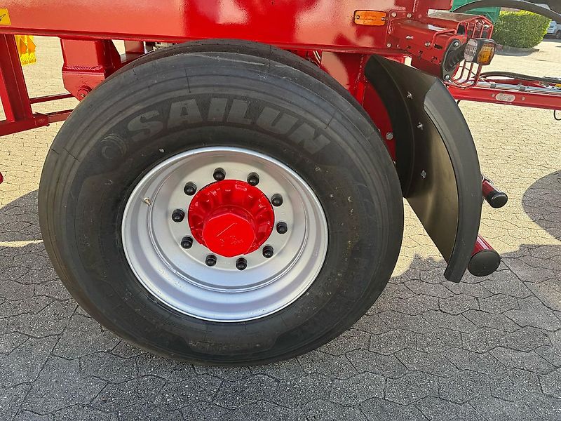 Kröger 18to mit Kunststoffbordwand Interne Nr. 40740