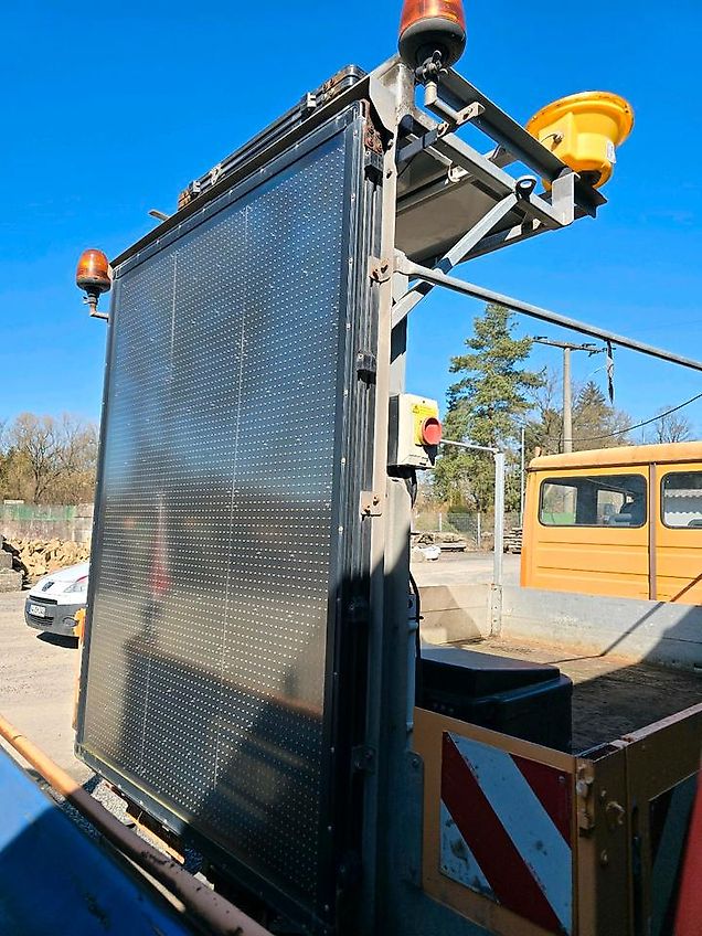 Nissen VLT LED 2014 Vorwarntafel Verkehrsleittafel Leittafel Verkehrssicherungsanhänger Verkehrsleitanhänger Sperrwand Horizont