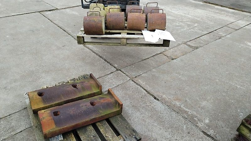 Amazone Howard Stützräder 500 mm mit Flanschplatte Stützräder mit Halterungen Befstigungsmaterial zur exaktren Tiefenführung von Stützrädern geschraubter Grubberstil passen für Howard Grubber Ballastplatten Koffergewichte