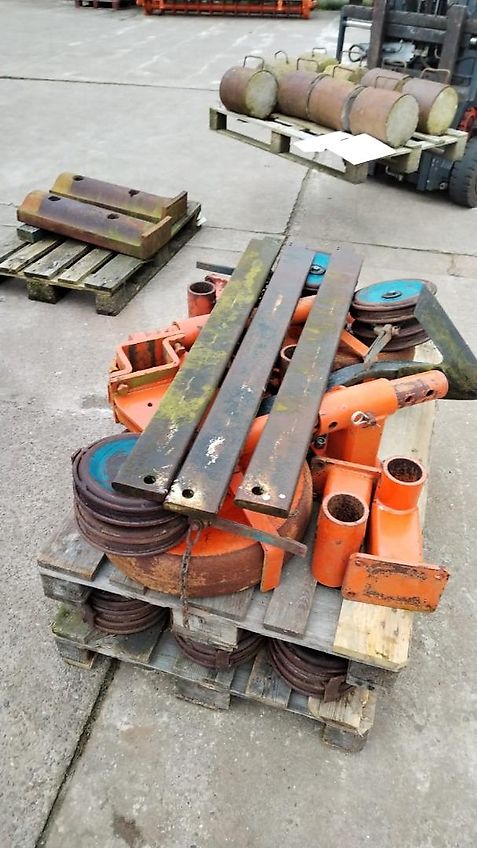 Amazone Howard Stützräder 500 mm mit Flanschplatte Stützräder mit Halterungen Befstigungsmaterial zur exaktren Tiefenführung von Stützrädern geschraubter Grubberstil passen für Howard Grubber Ballastplatten Koffergewichte