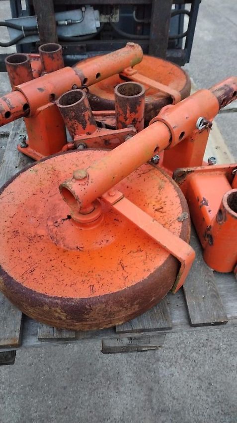 Amazone Howard Stützräder 500 mm mit Flanschplatte Stützräder mit Halterungen Befstigungsmaterial zur exaktren Tiefenführung von Stützrädern geschraubter Grubberstil passen für Howard Grubber Ballastplatten Koffergewichte