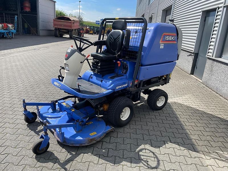 Iseki SF240F diesel frontmaaier met opvang