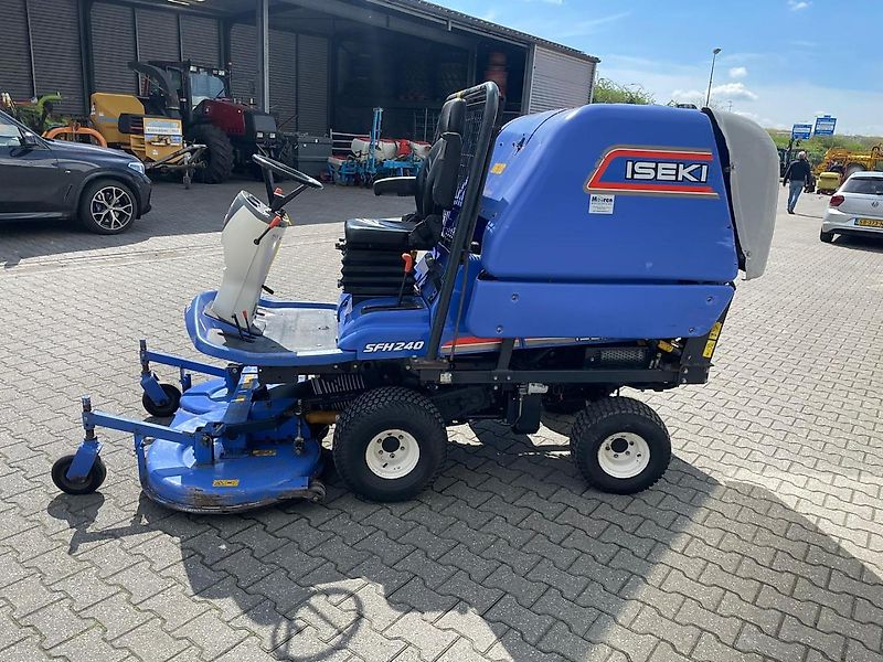 Iseki SF240F diesel frontmaaier met opvang