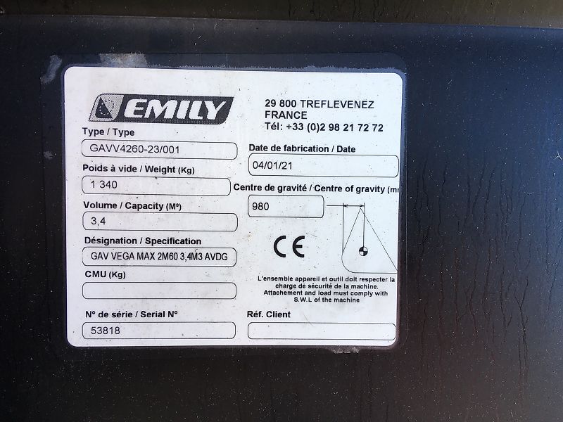 Emily Vega Futterschaufel