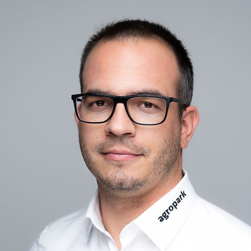Kontaktinis asmuo Ponas Jeno Revesz